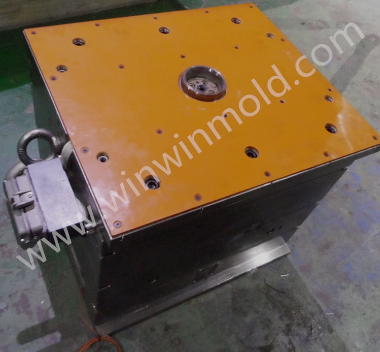 plastic injection mold