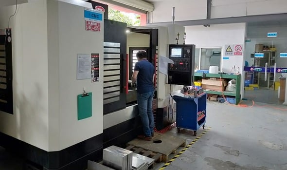 plastic injection molding machines