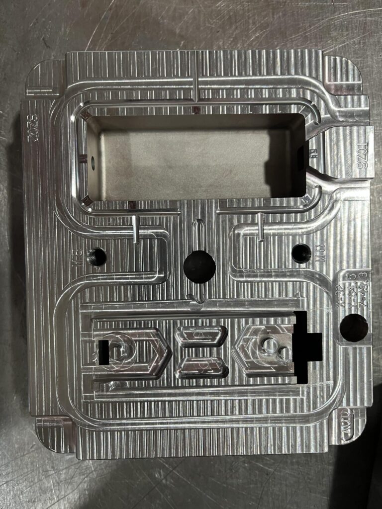 Eight Common Injection Mold Structure Classification